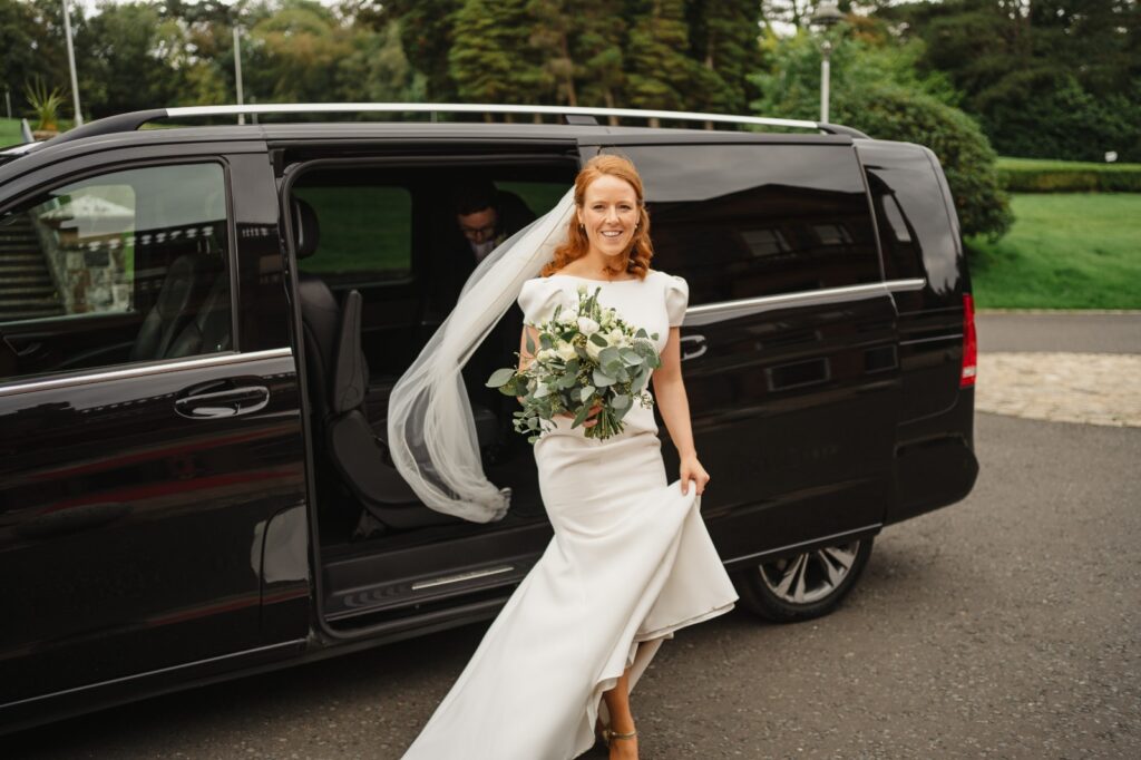 The bride leaving the Mercedes V-Class